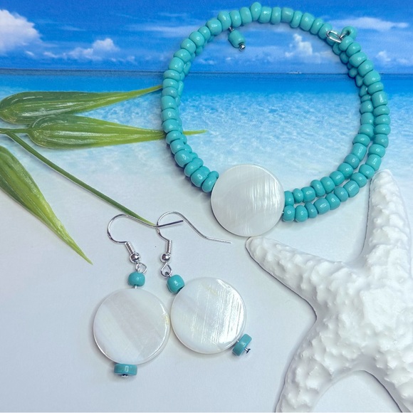 Turquoise Mother of Pearl Earrings & Bracelet - Picture 1 of 9